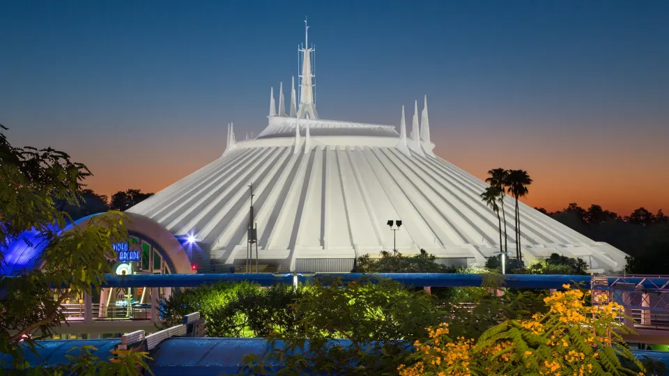Fachada da Space Mountain no Magic Kingdom